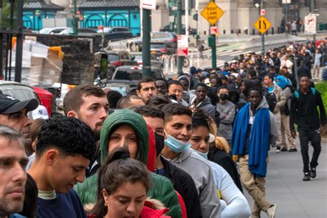 The Immigrant - A Symphony of Hope and Hardship on the Streets of New York City!