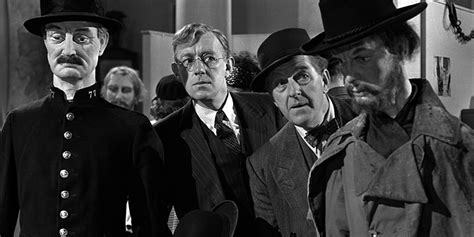 The Lavender Hill Mob:  A Delightful Heist Comedy Featuring Alec Guinness?